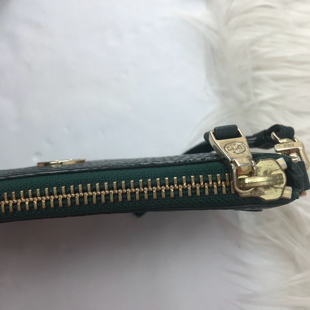 •Tory Burch• Robinson Pebbled Green Large Wristlet - Picture 8 of 8